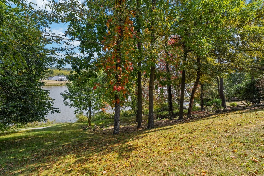1011 Lakeside Dr