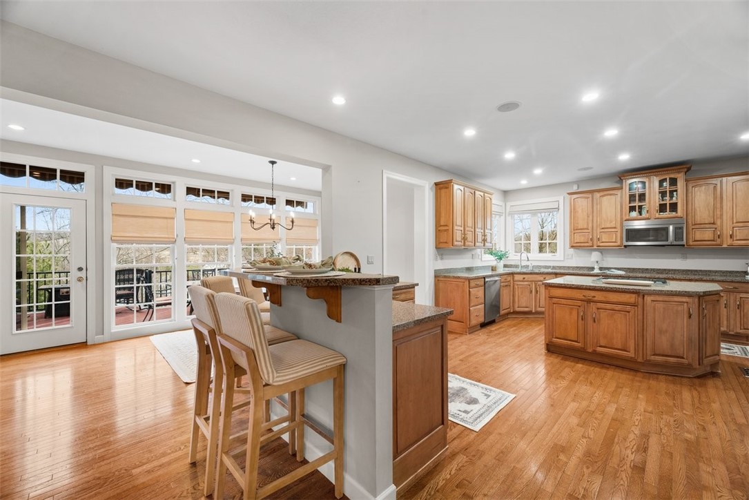 1011 Lakeside Dr