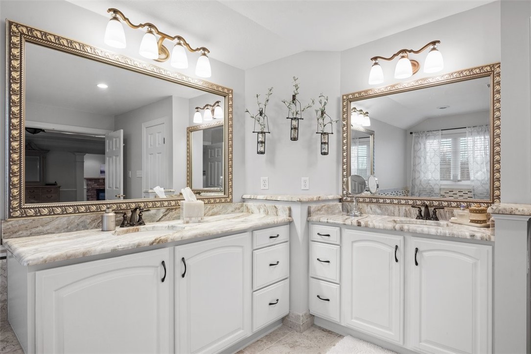 1011 Lakeside Dr