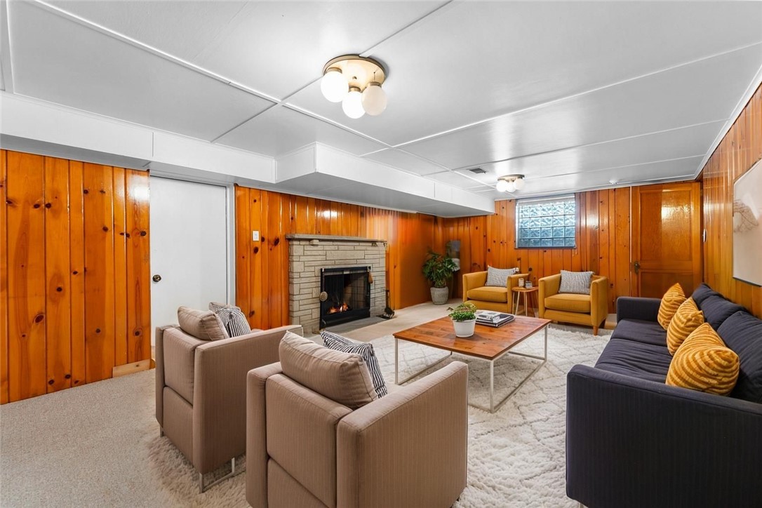 1727 Holly Lane