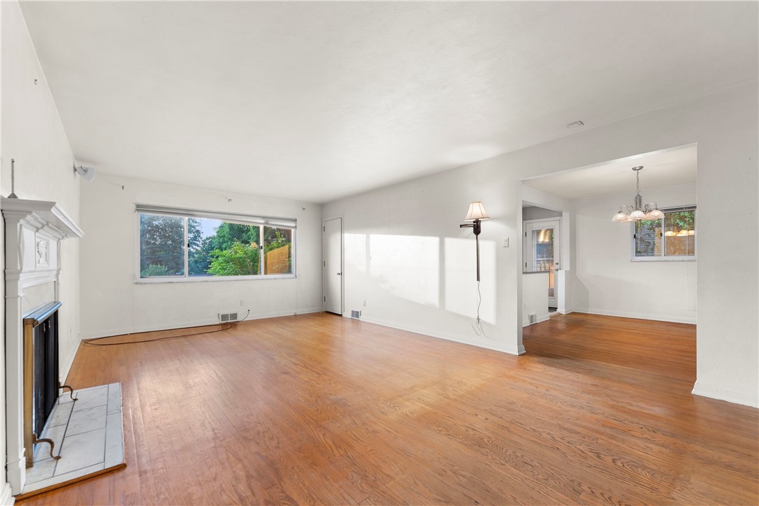 1727 Holly Lane