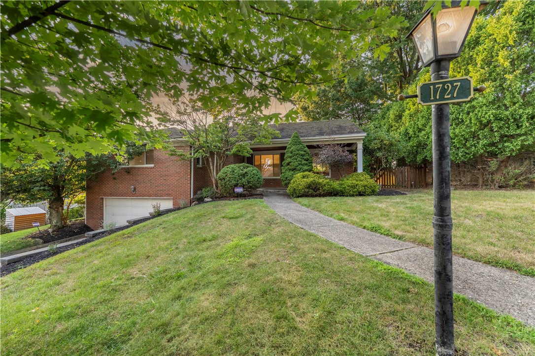 1727 Holly Lane