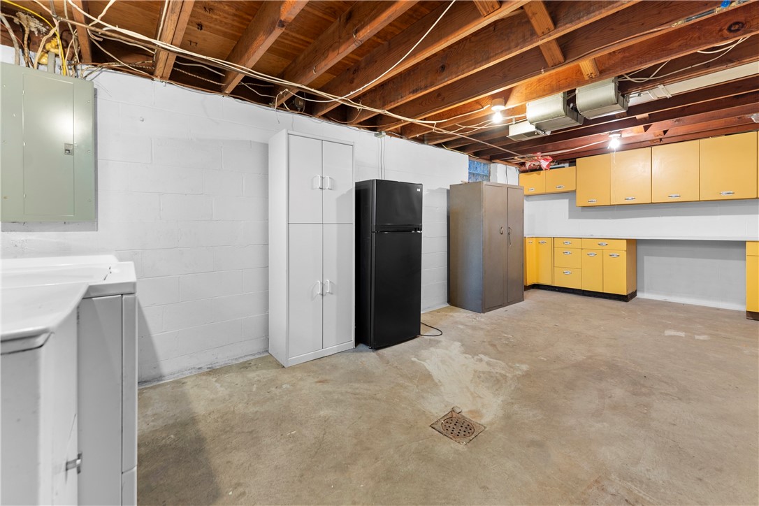 1727 Holly Lane