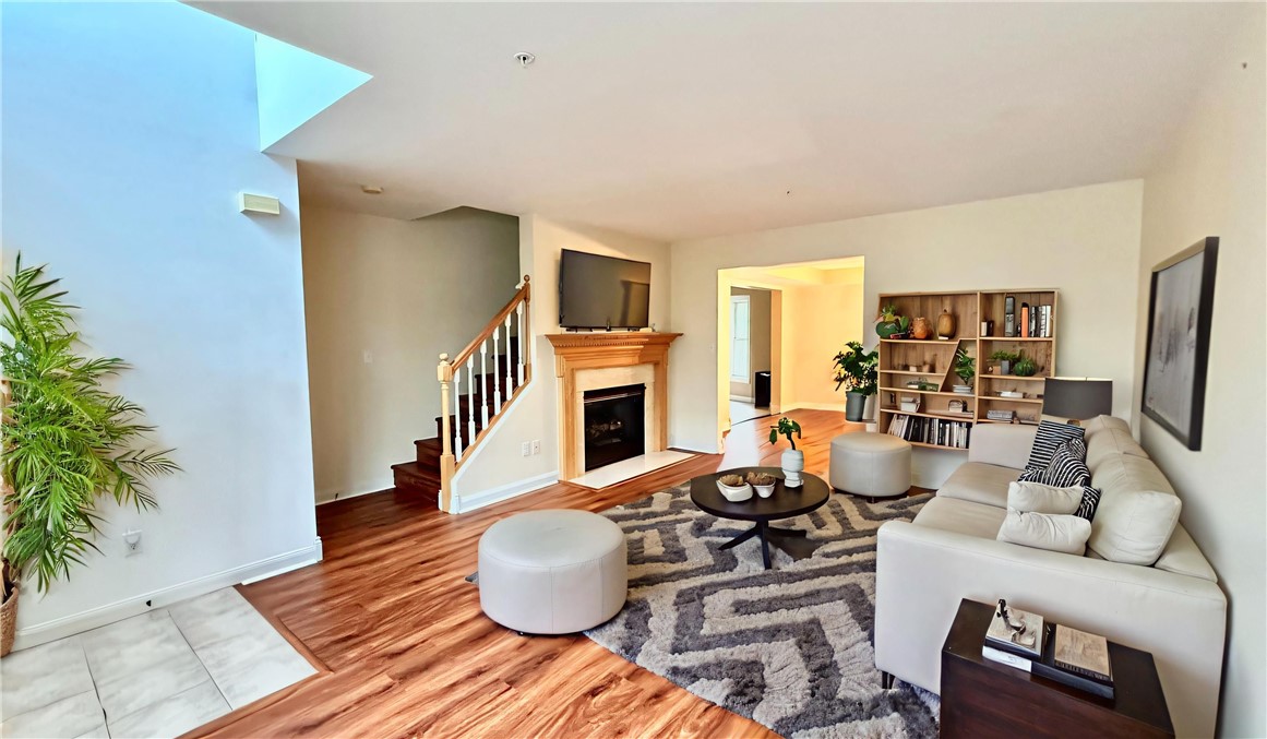 1009 W Waterford Ct