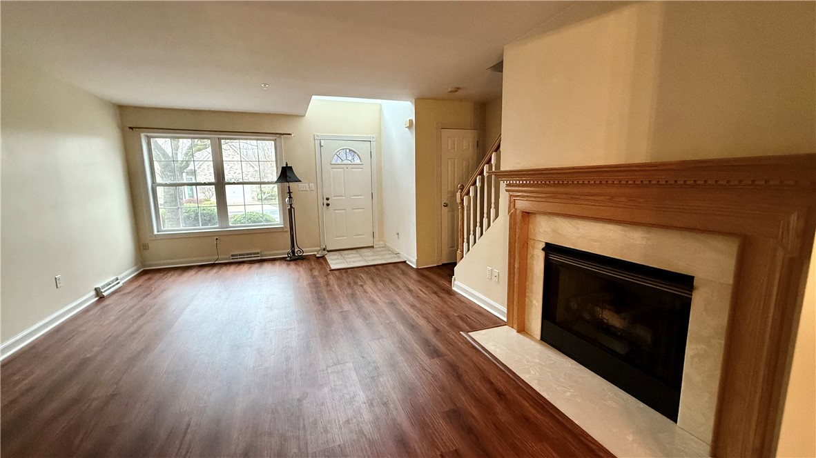 1009 W Waterford Ct