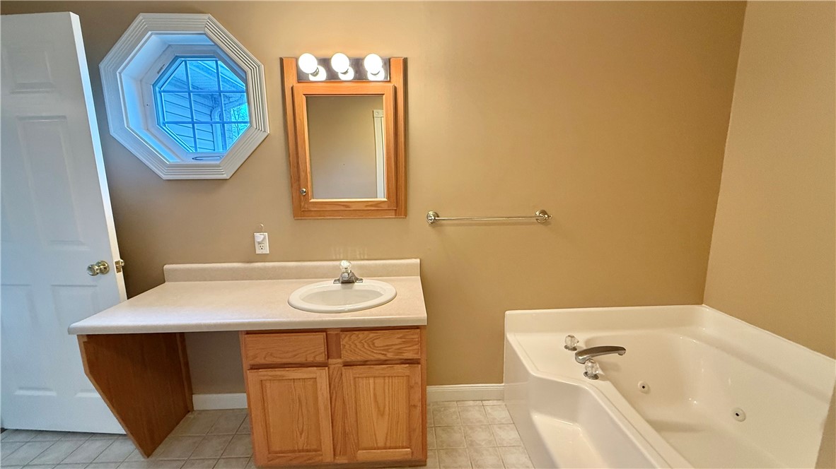 1009 W Waterford Ct
