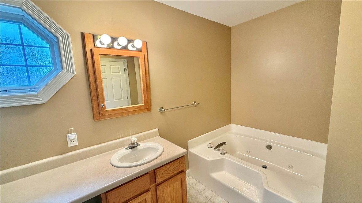 1009 W Waterford Ct
