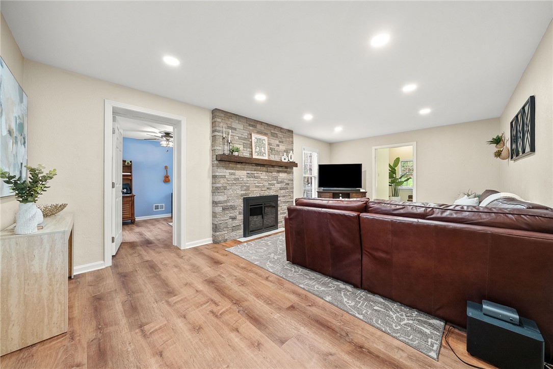 762 Country Club Dr