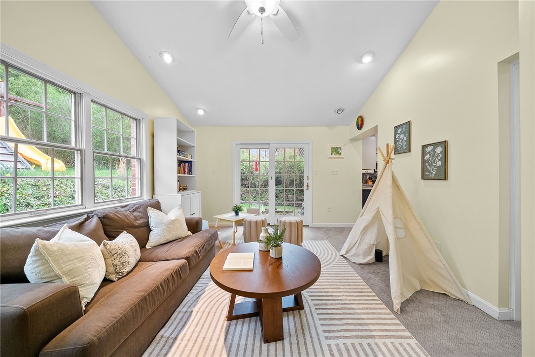 762 Country Club Dr