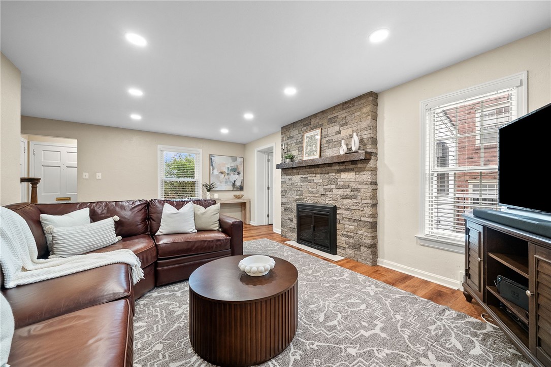 762 Country Club Dr