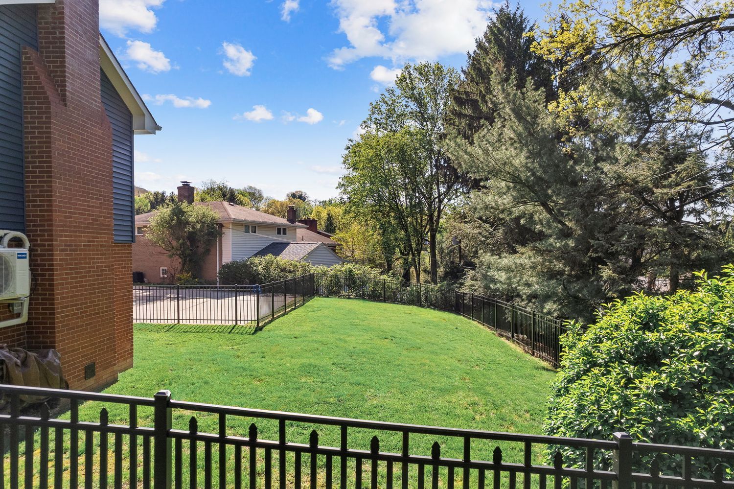 550 Pat Haven DRIVE