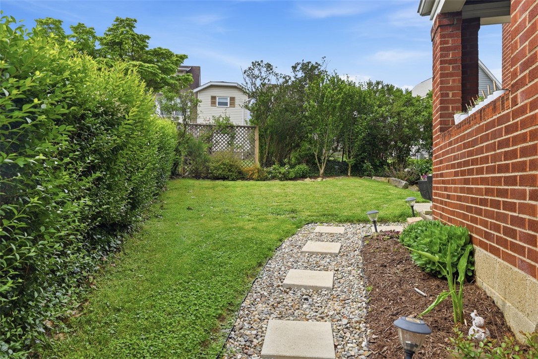 131 W Marietta St