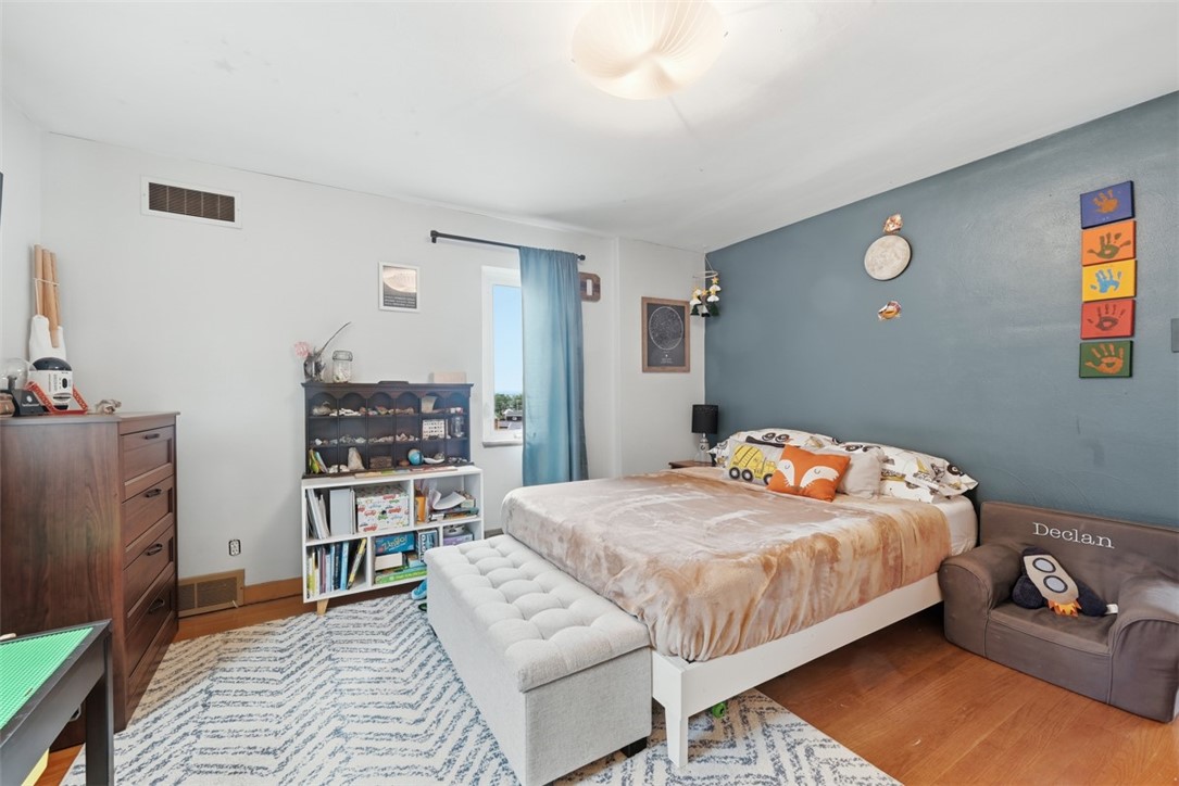 131 W Marietta St