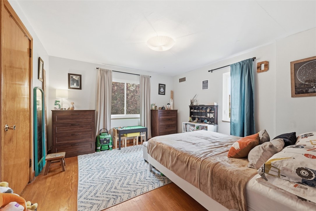131 W Marietta St