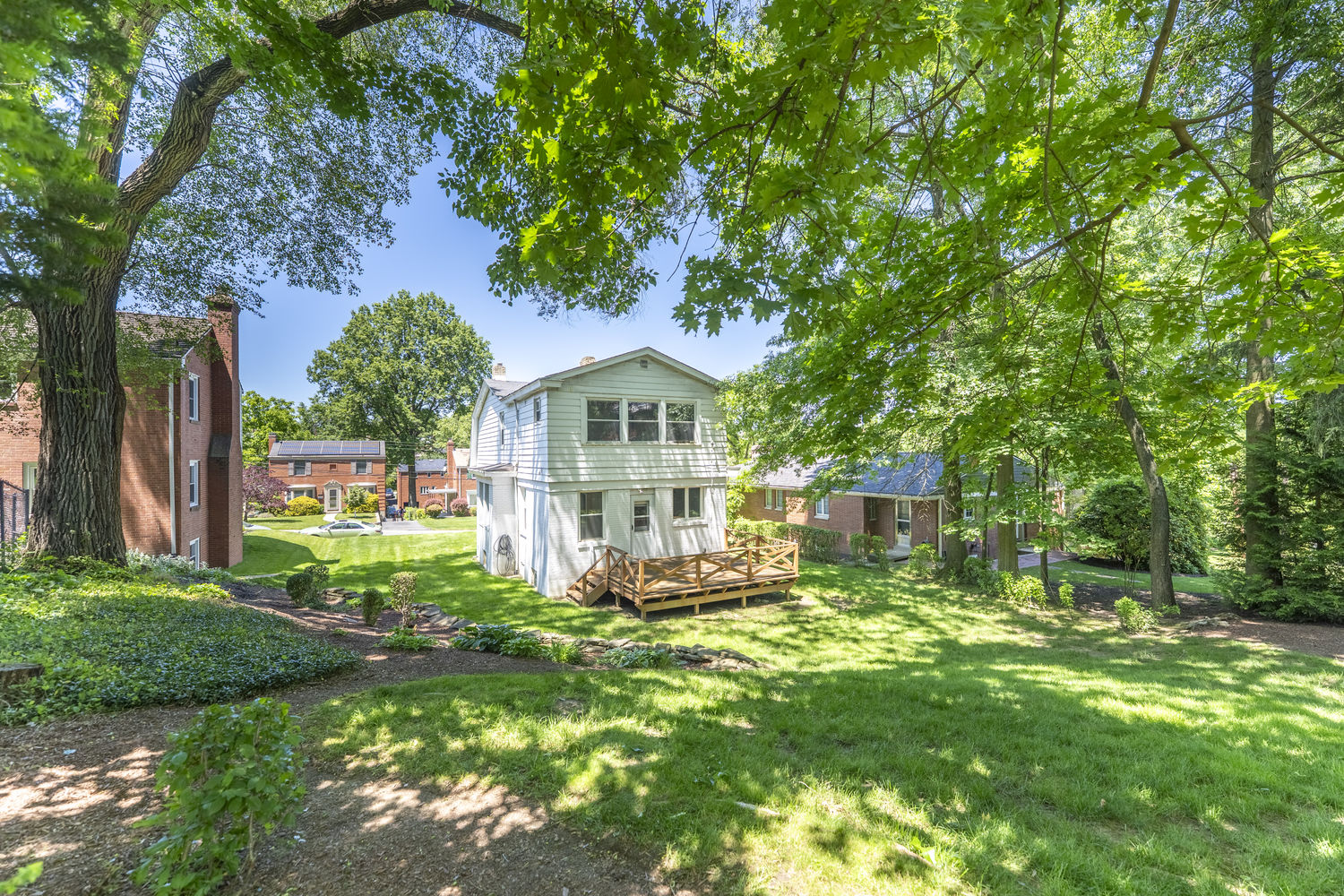 833 Chalmers Place