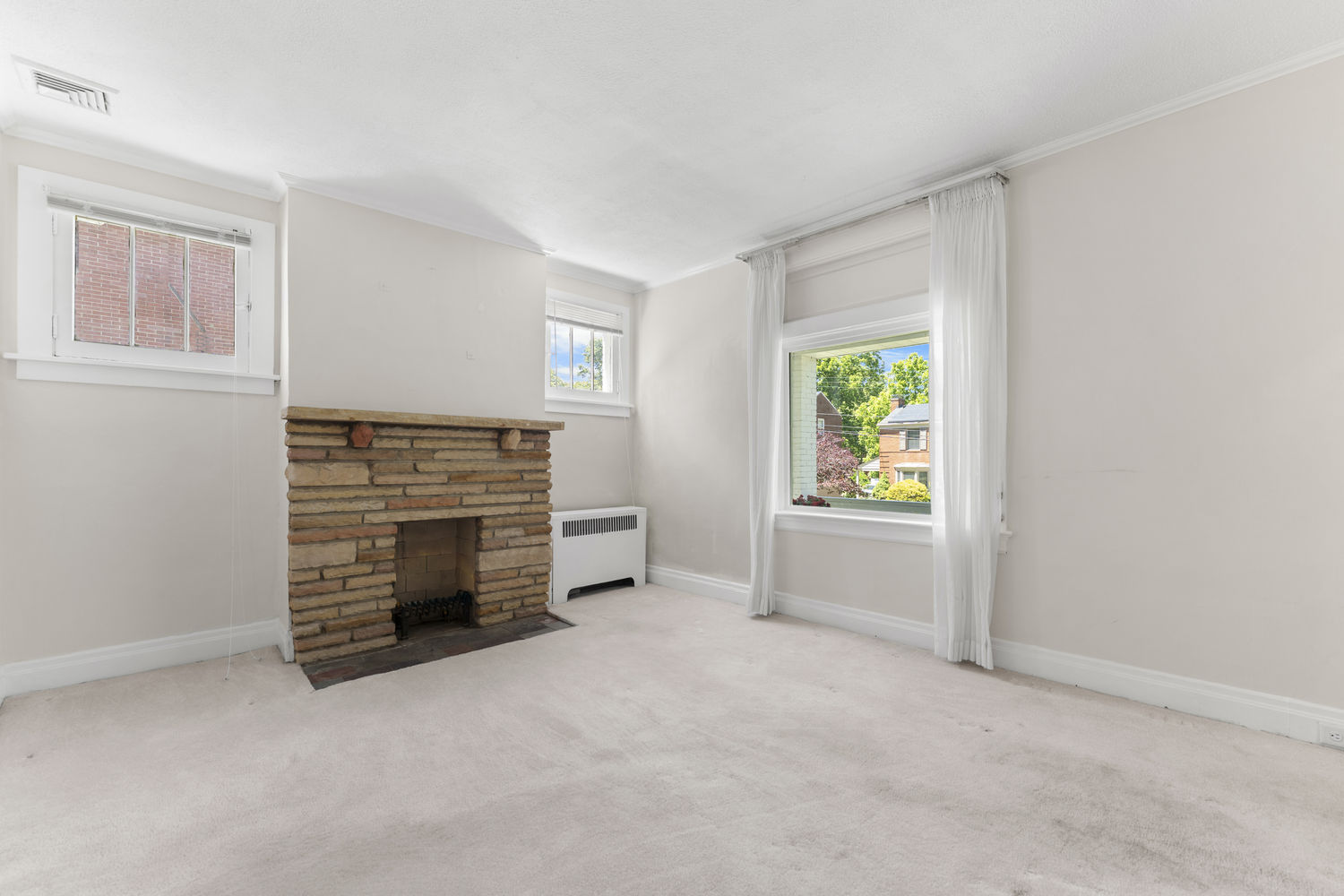 833 Chalmers Place
