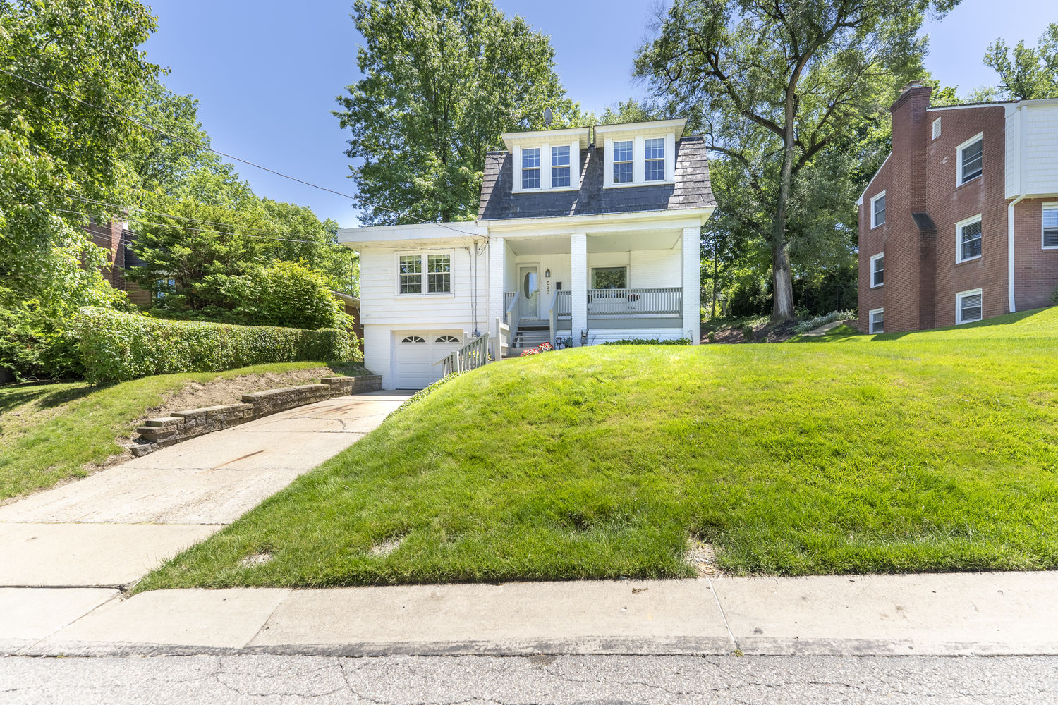833 Chalmers Place