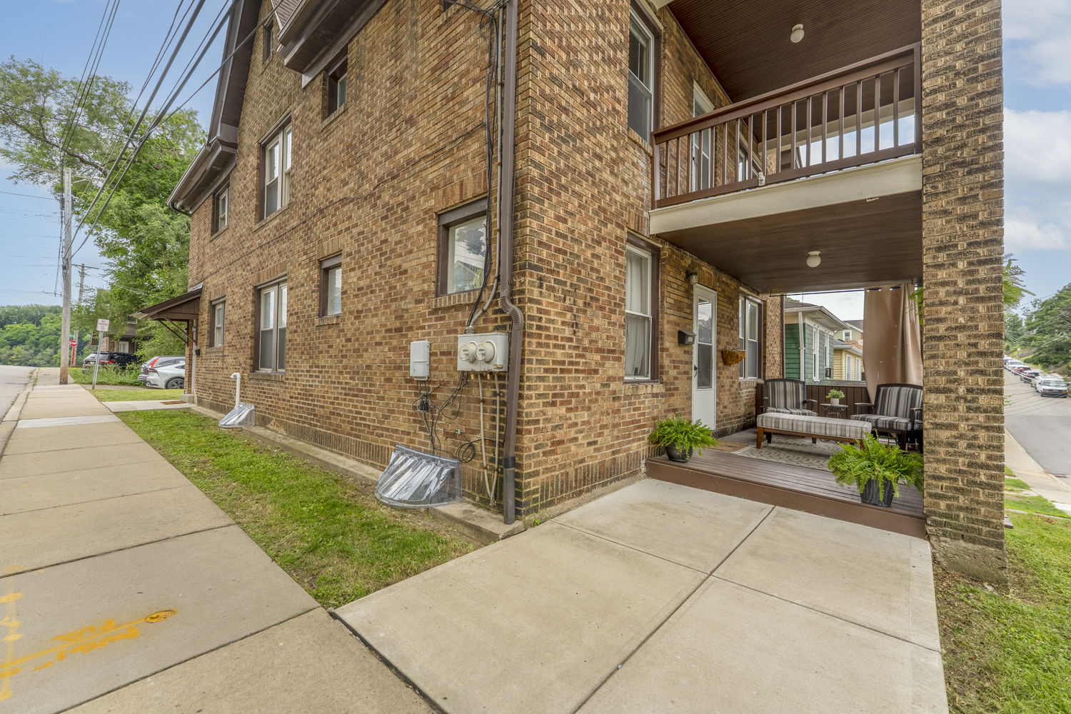 3031 Pinehurst Ave