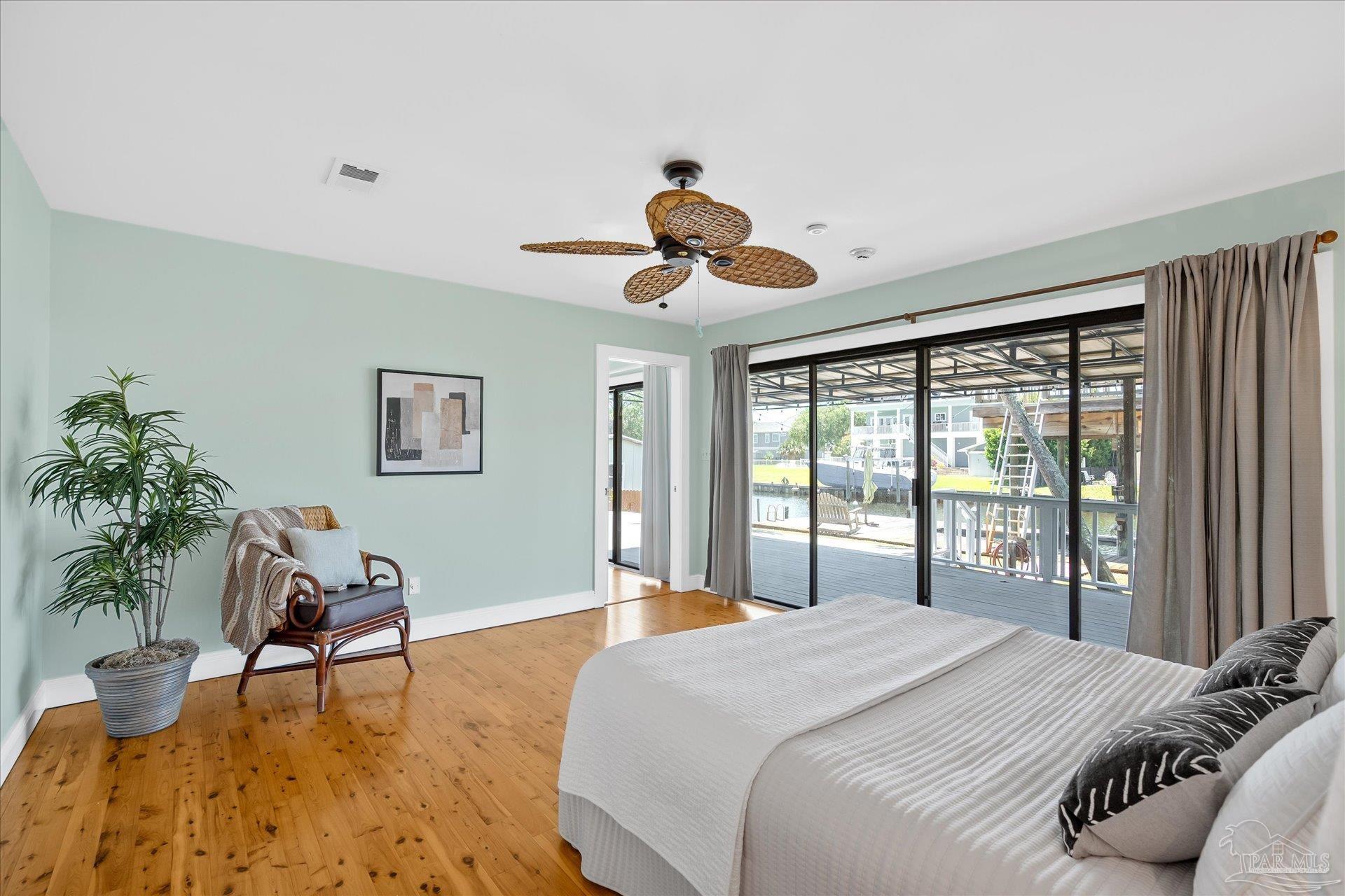 927 Coronado Dr