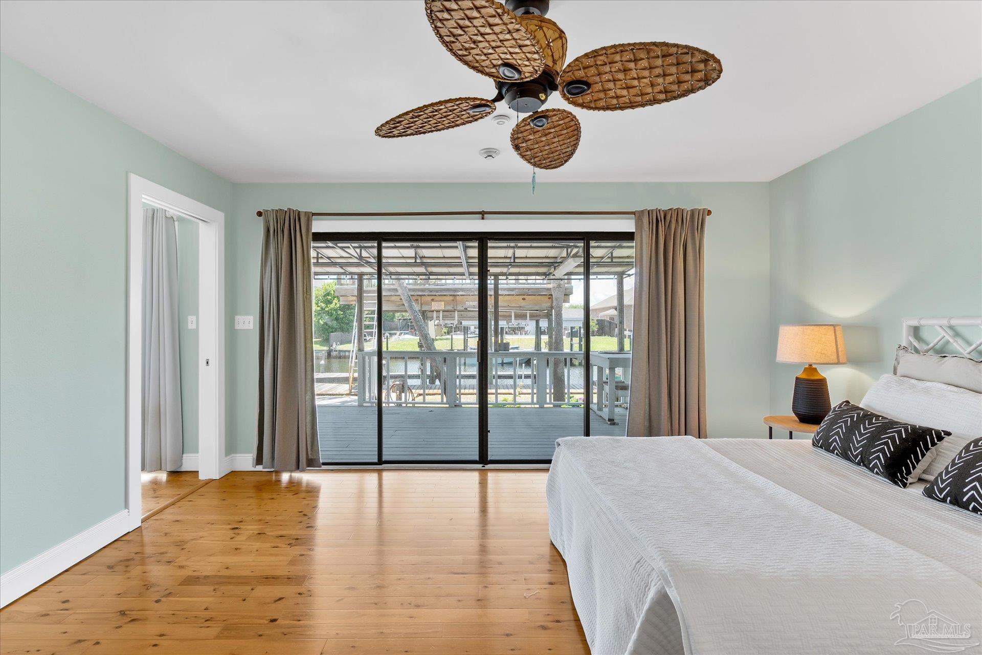 927 Coronado Dr