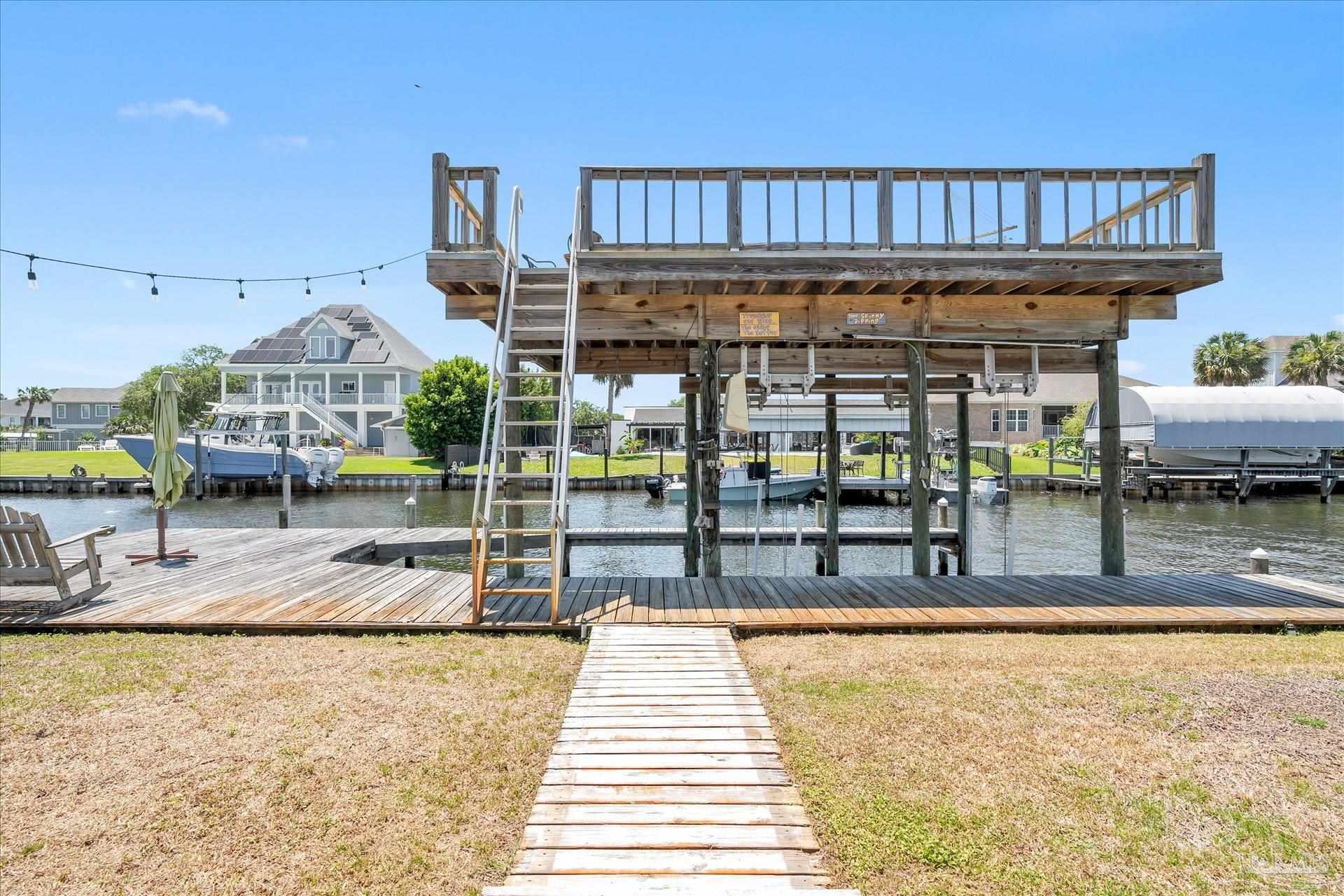927 Coronado Dr