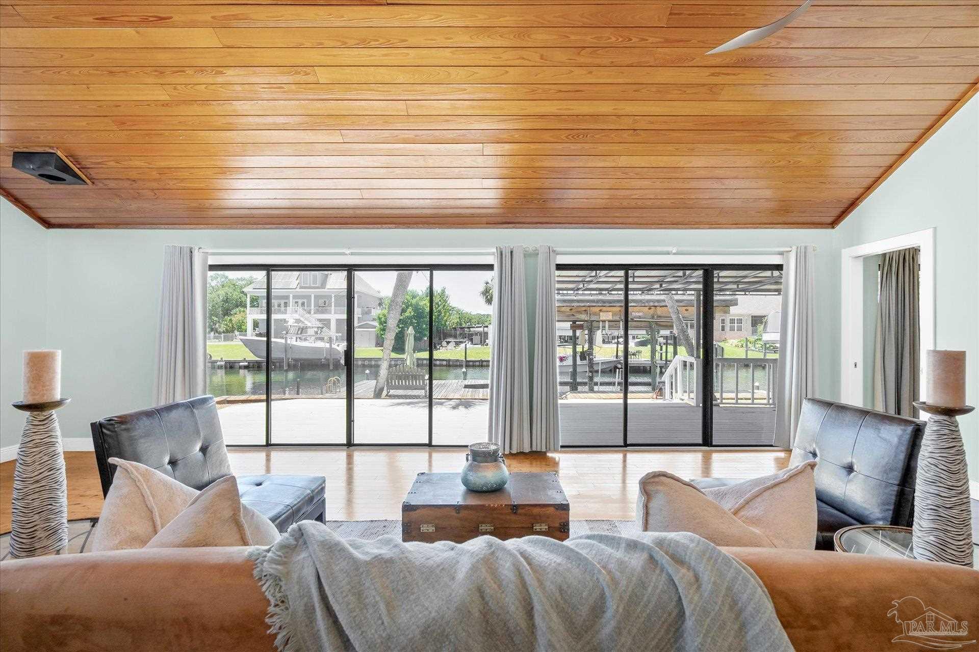927 Coronado Dr