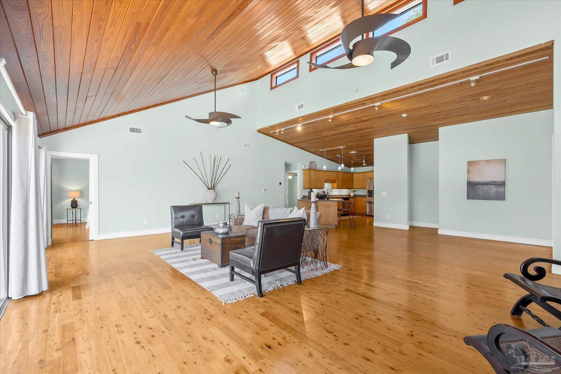 927 Coronado Dr