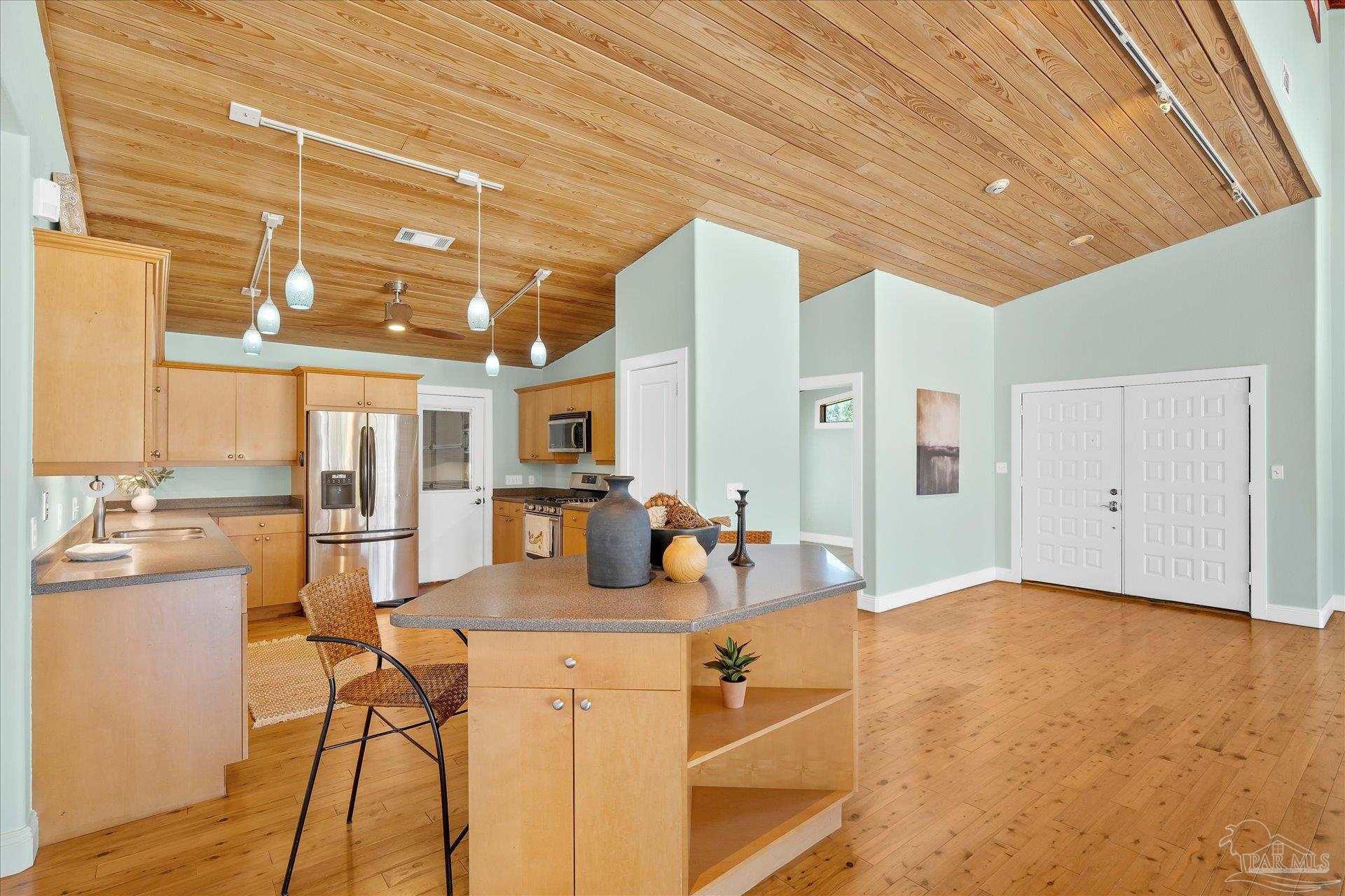 927 Coronado Dr