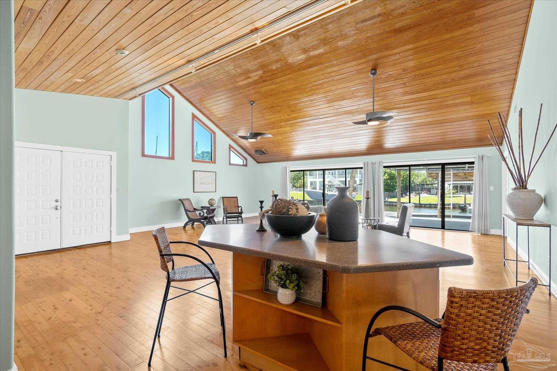 927 Coronado Dr