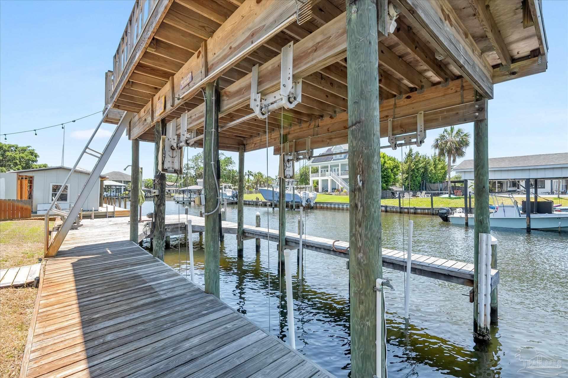 927 Coronado Dr