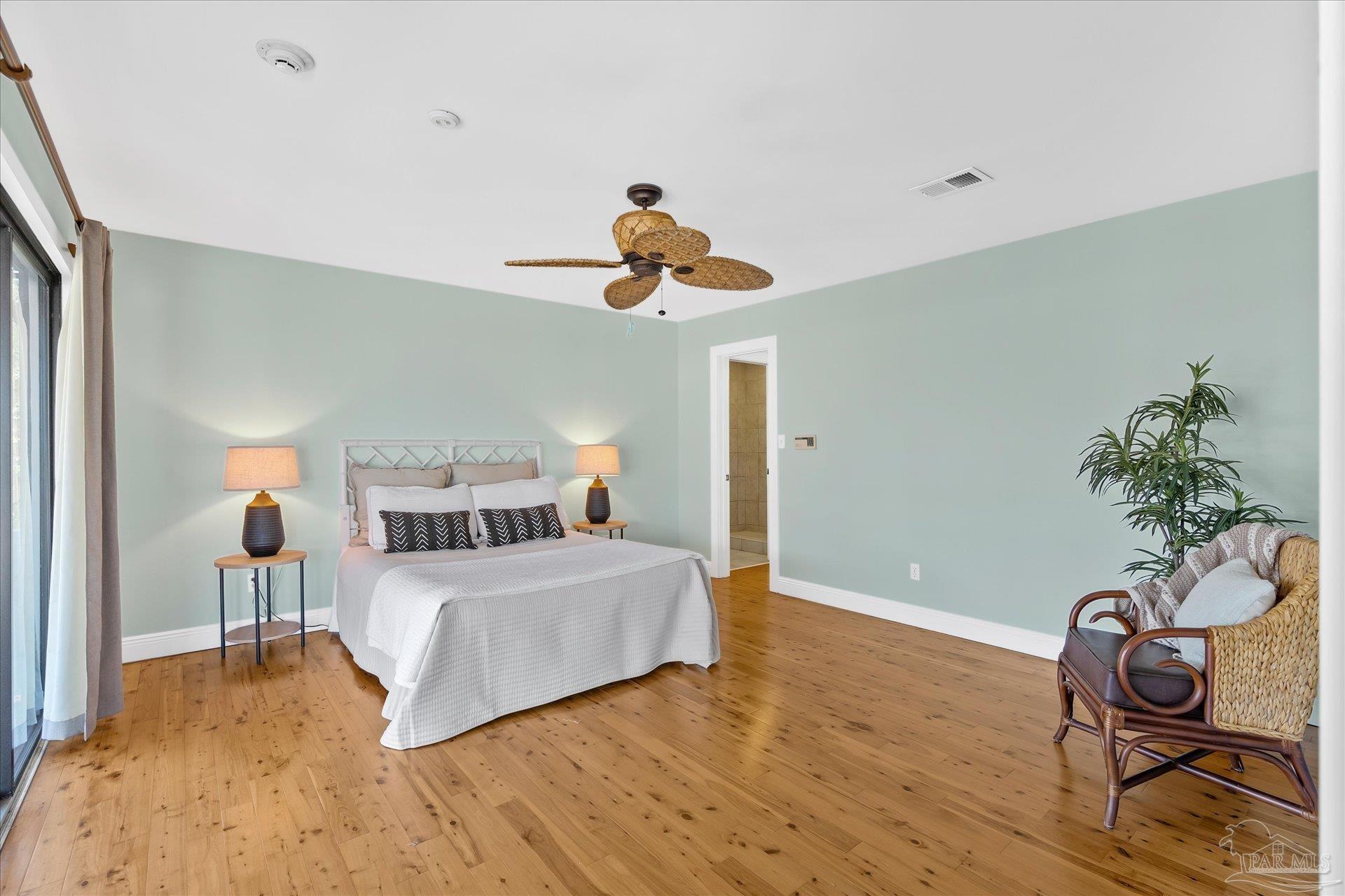 927 Coronado Dr