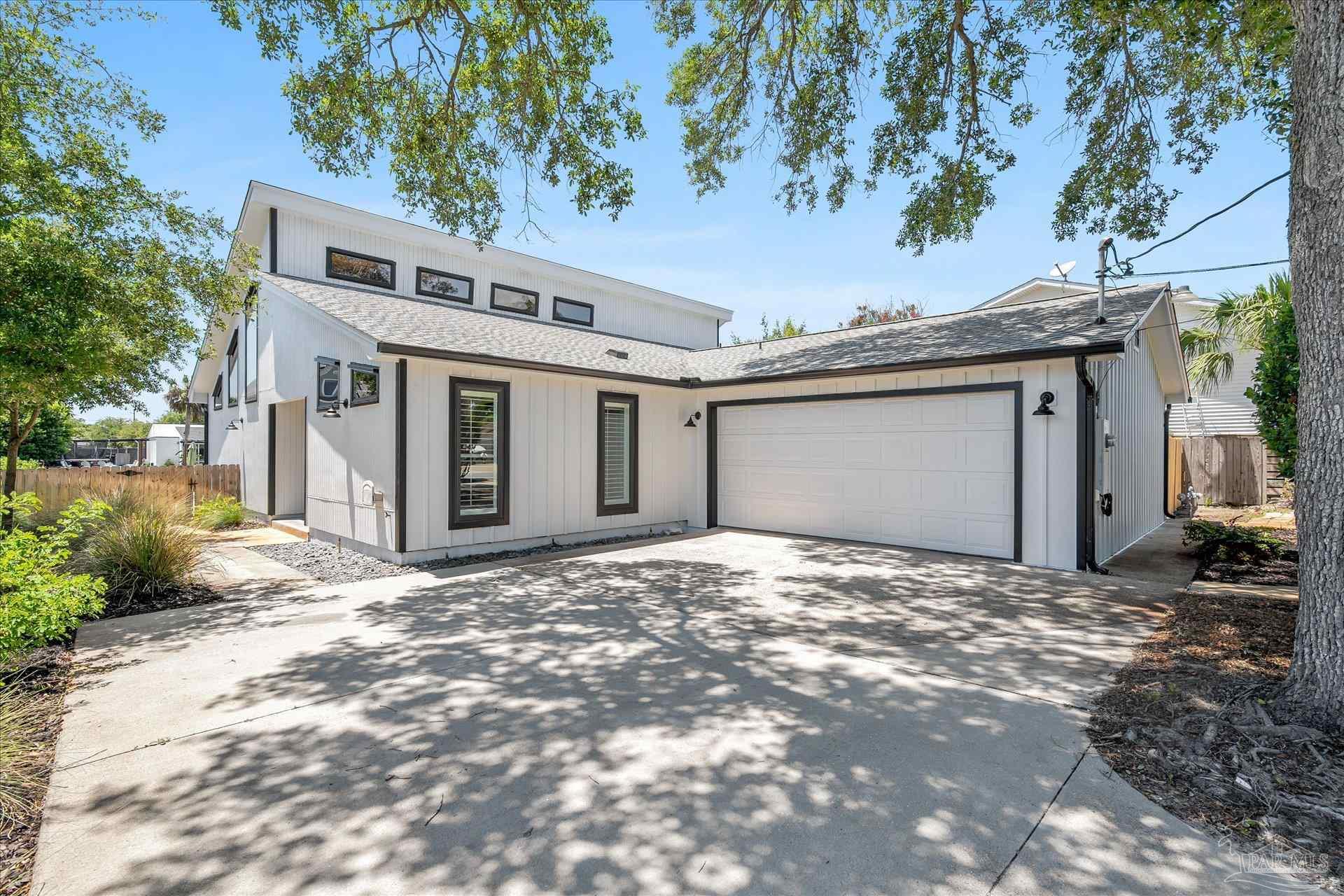 927 Coronado Dr