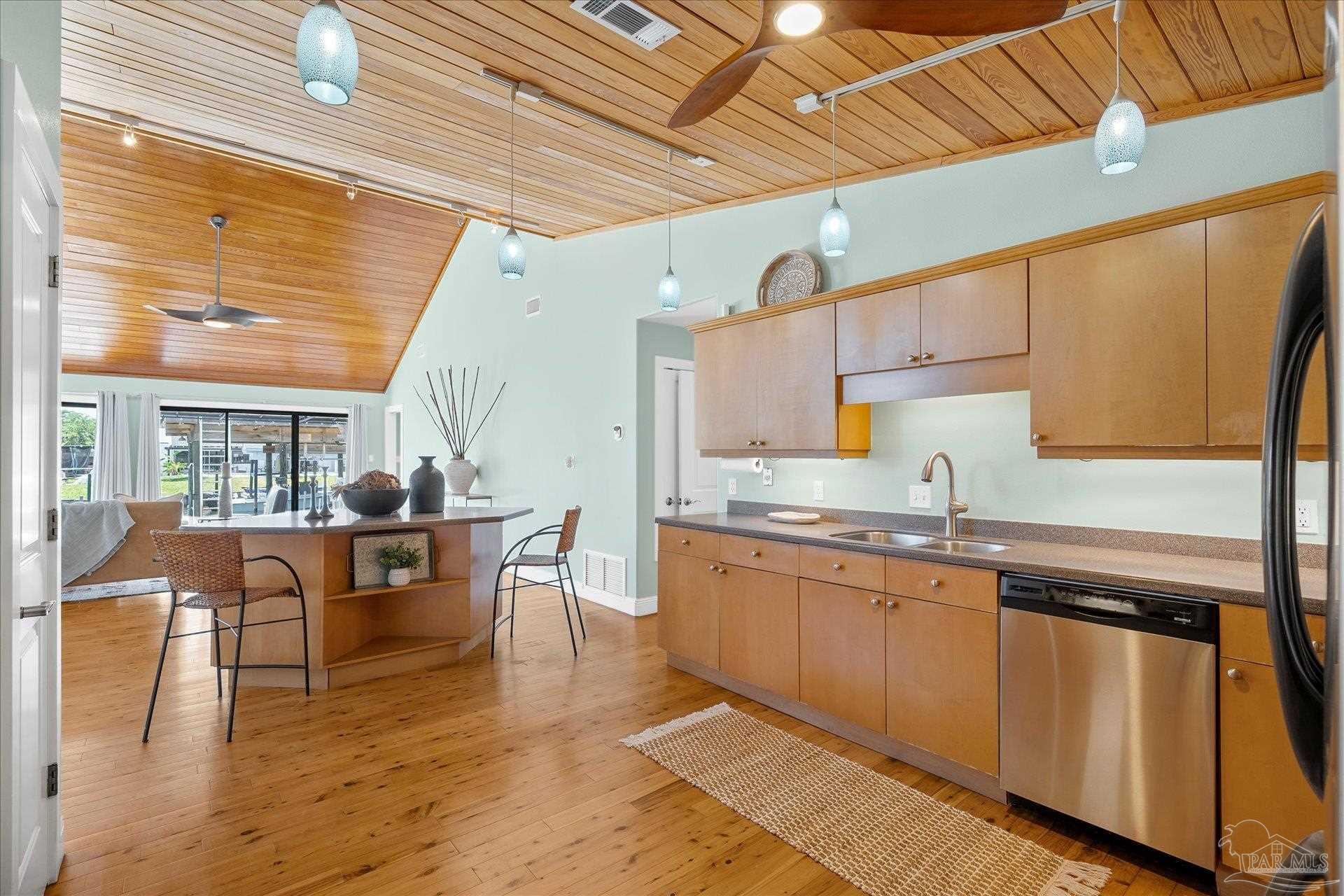 927 Coronado Dr