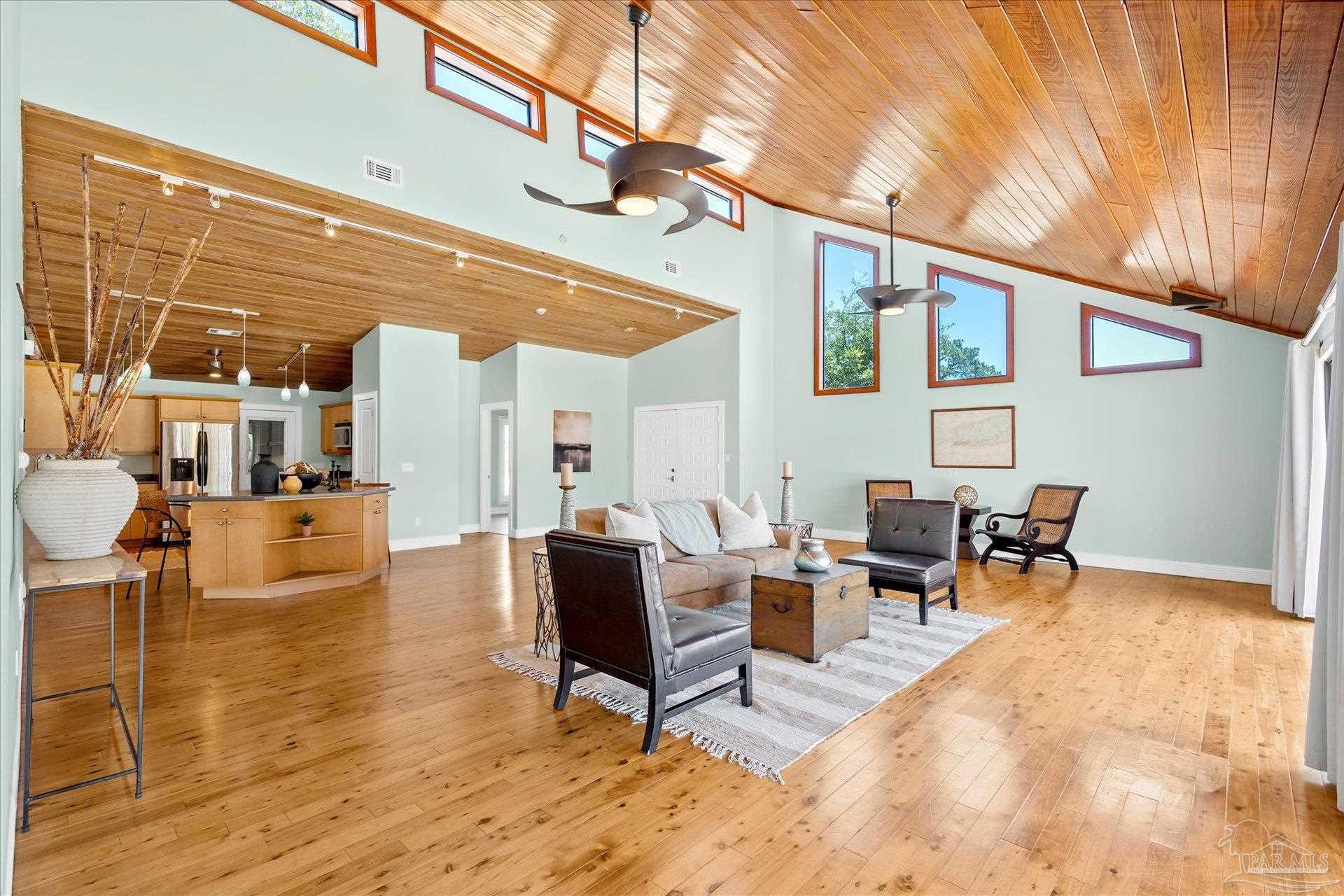 927 Coronado Dr