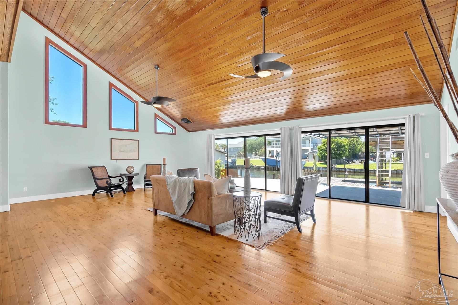 927 Coronado Dr