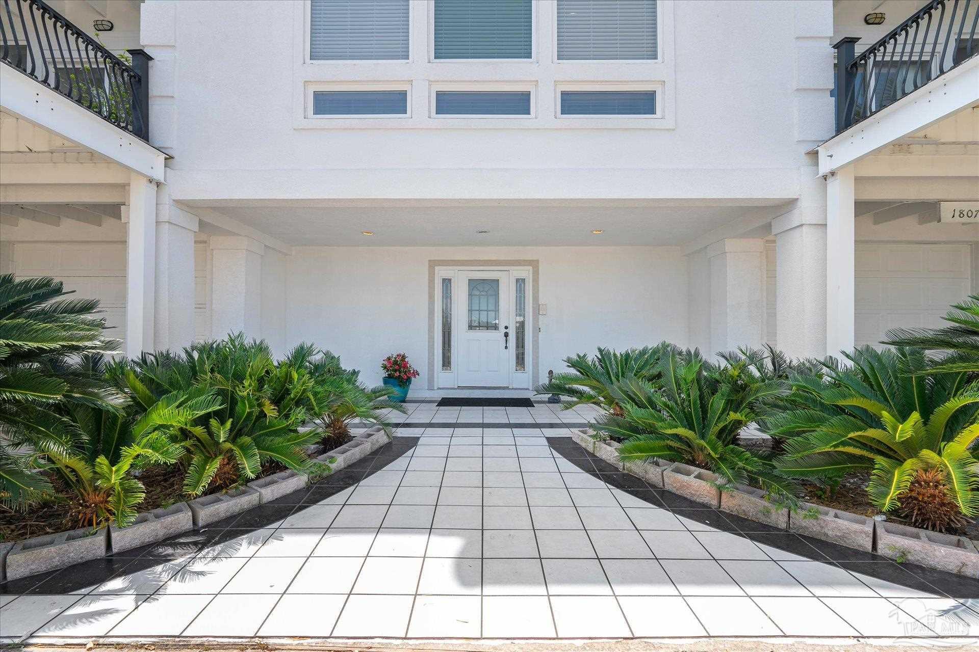 1807 Via Deluna Dr
