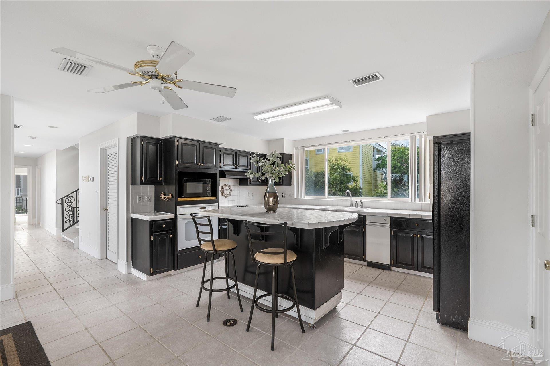 1807 Via Deluna Dr