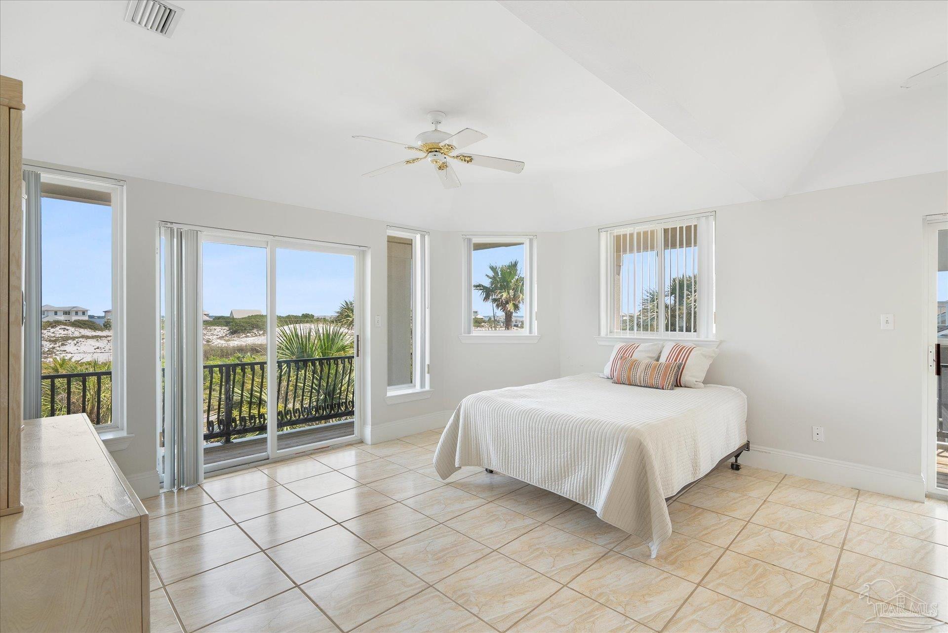 1807 Via Deluna Dr