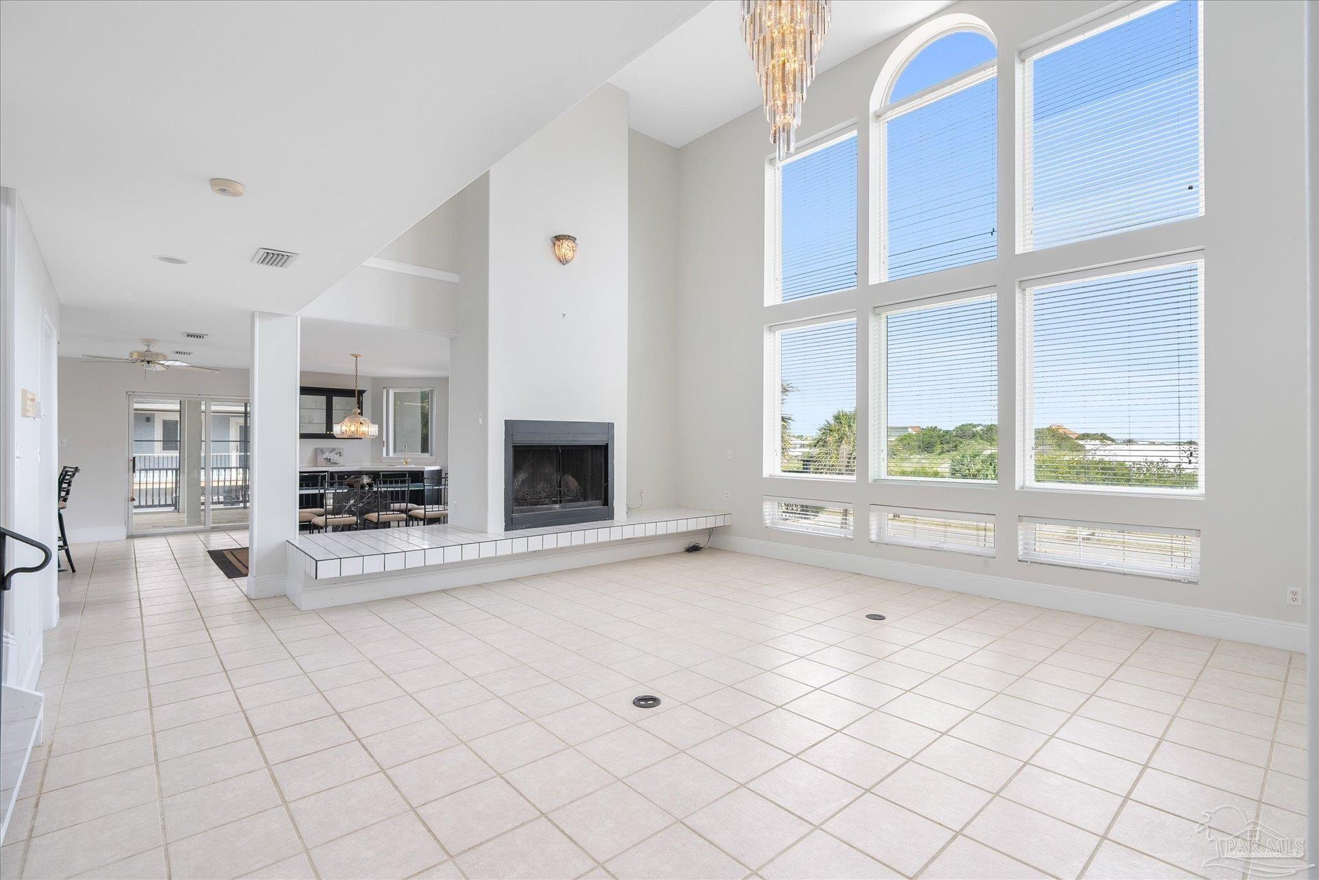 1807 Via Deluna Dr