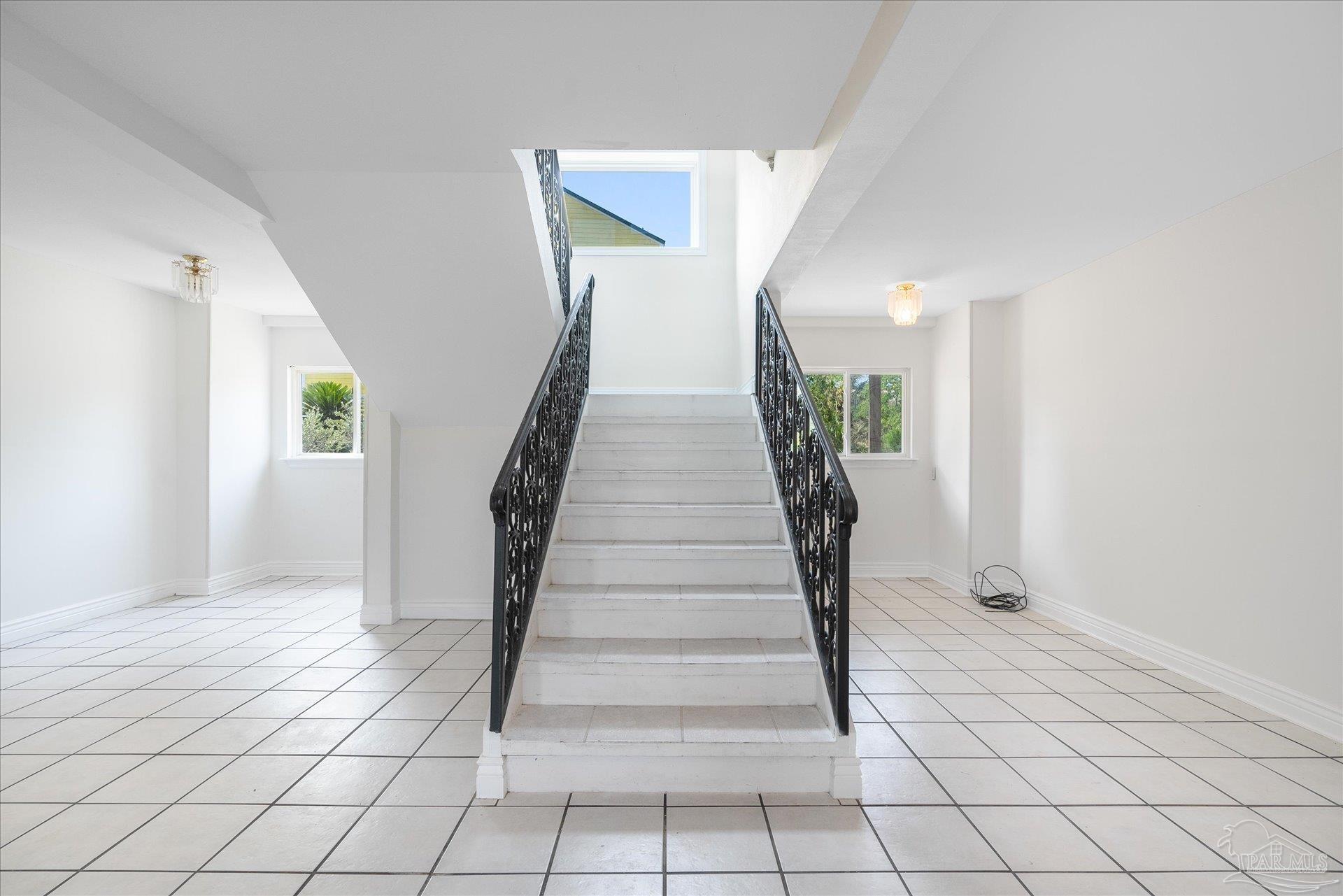 1807 Via Deluna Dr