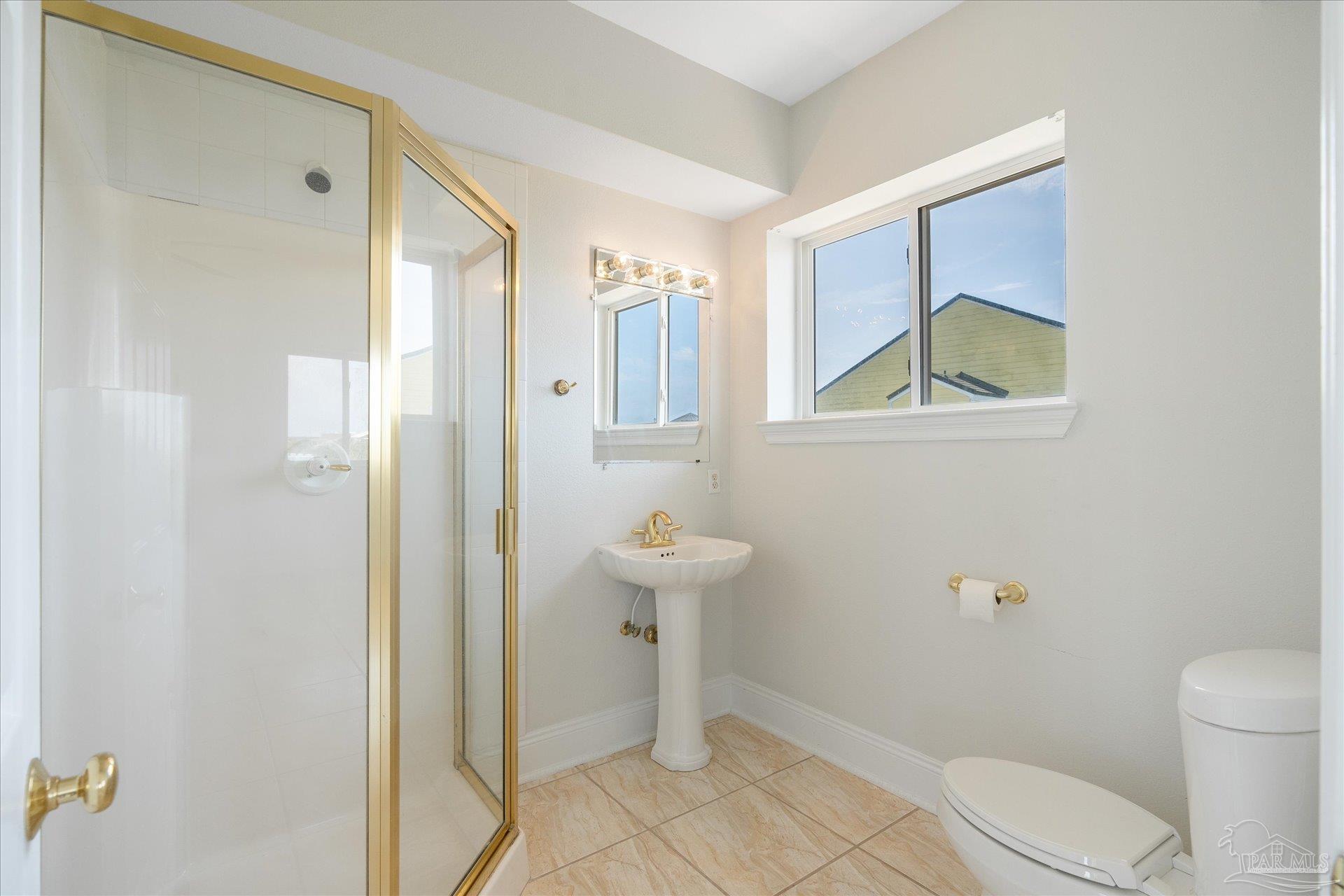 1807 Via Deluna Dr