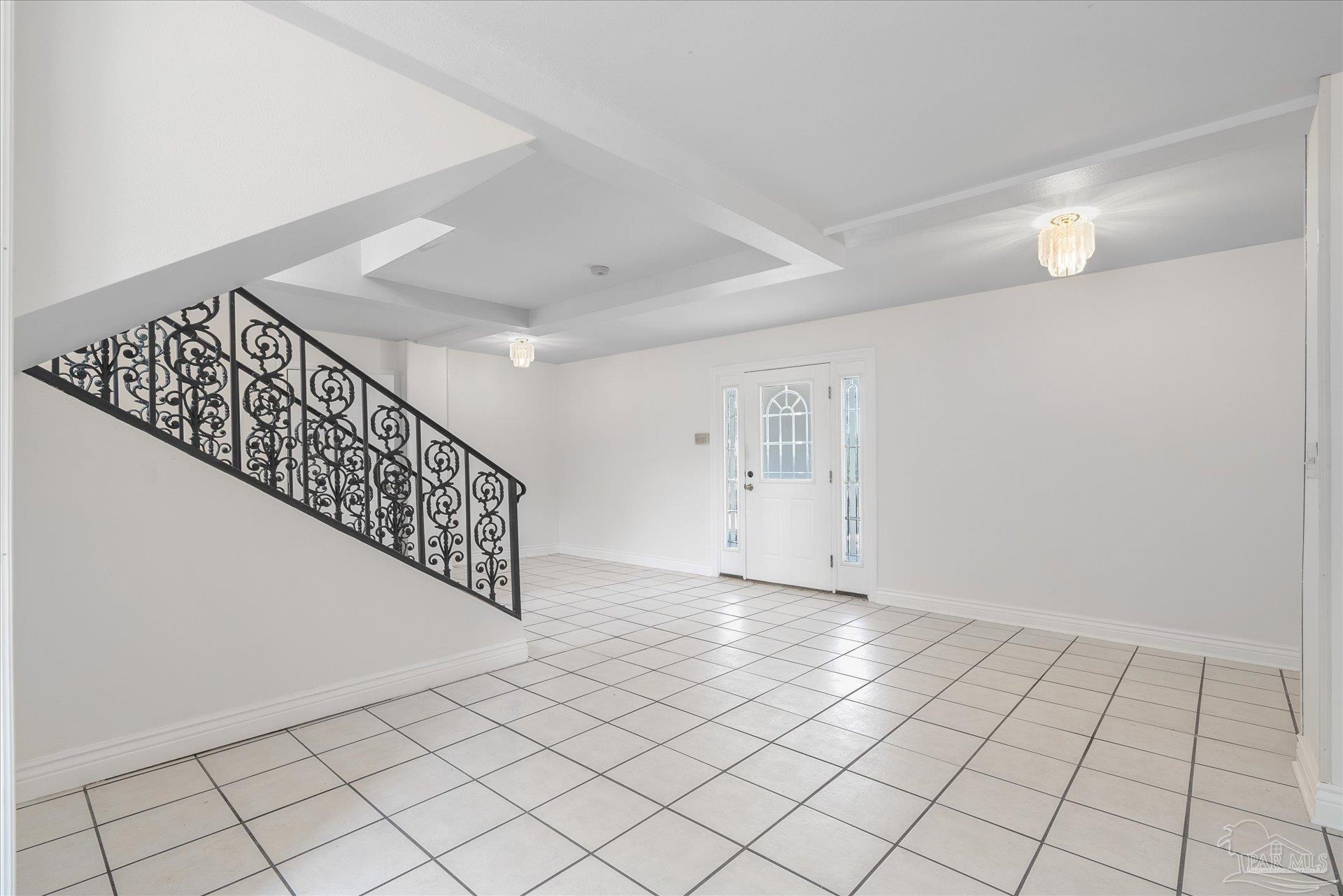 1807 Via Deluna Dr