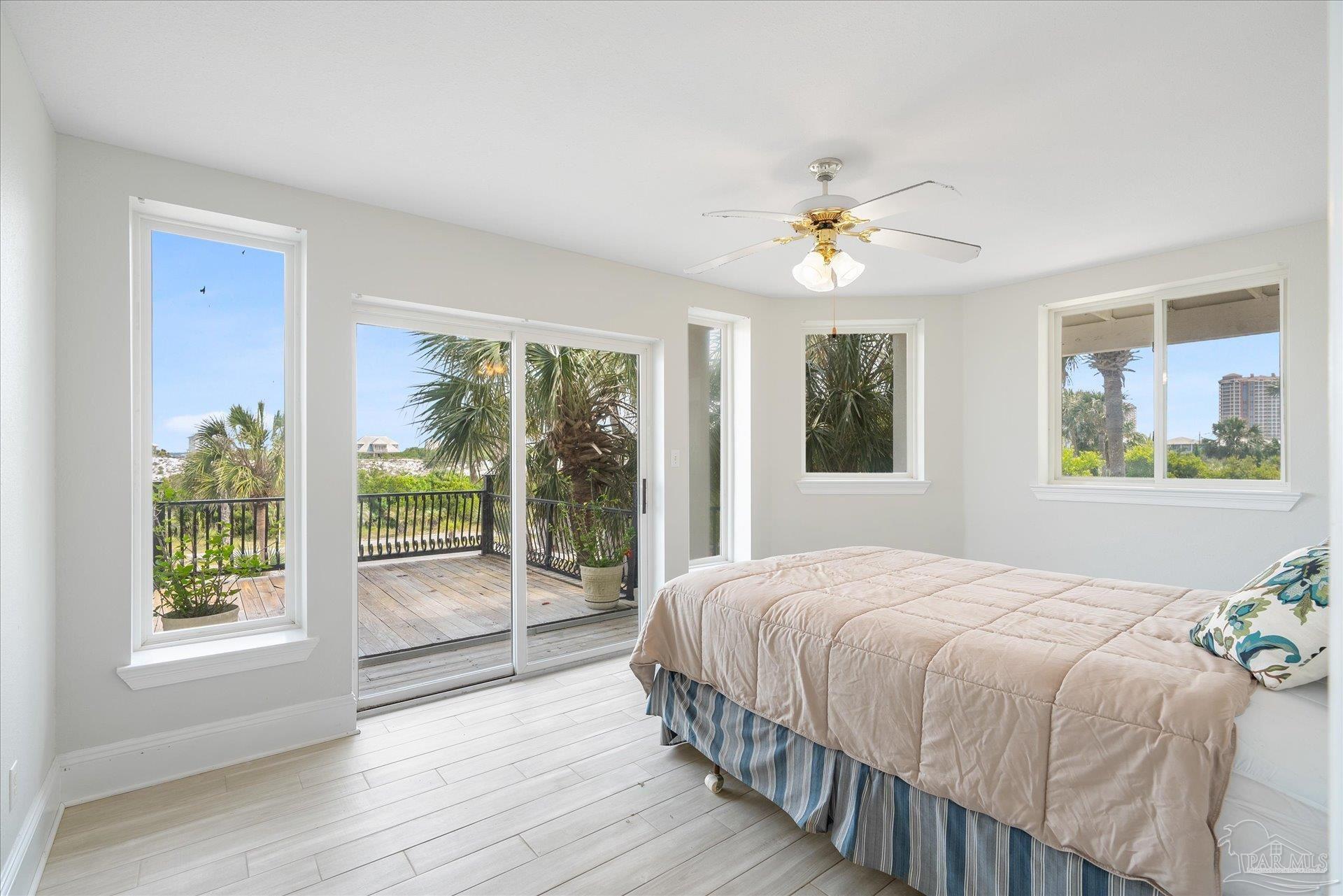 1807 Via Deluna Dr