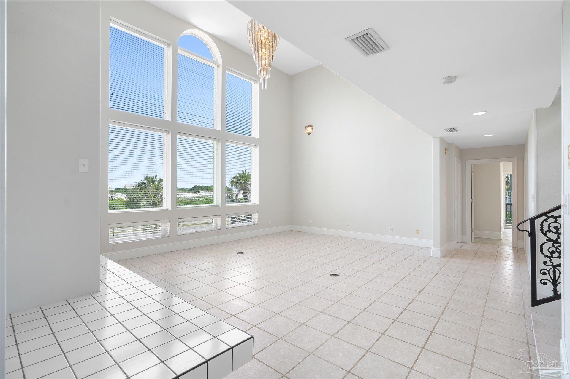 1807 Via Deluna Dr