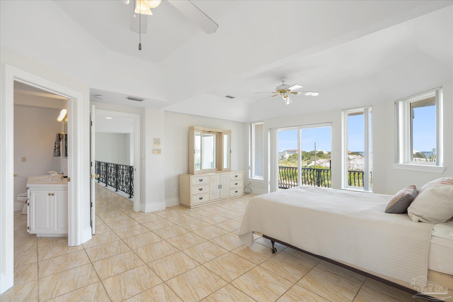 1807 Via Deluna Dr