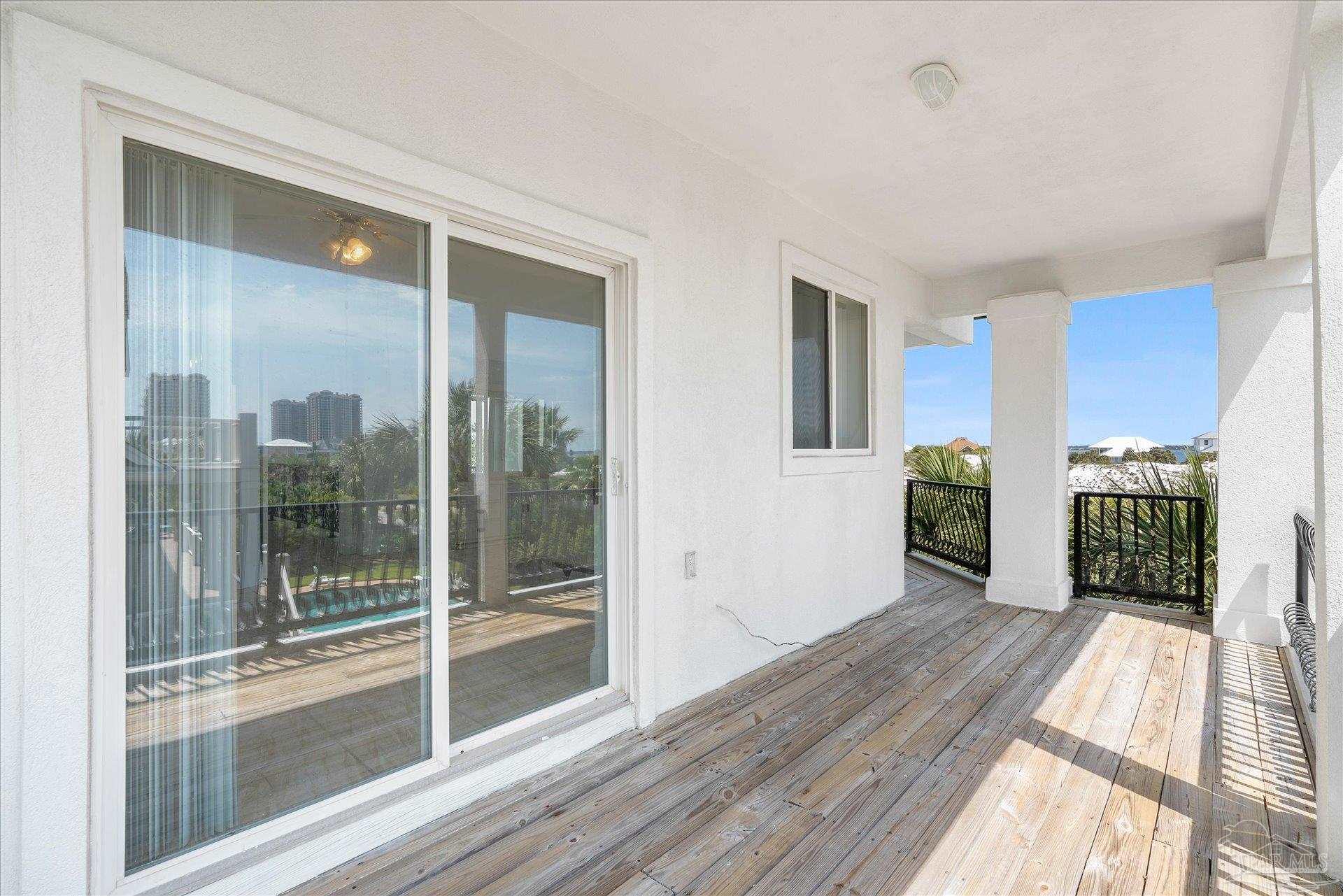 1807 Via Deluna Dr