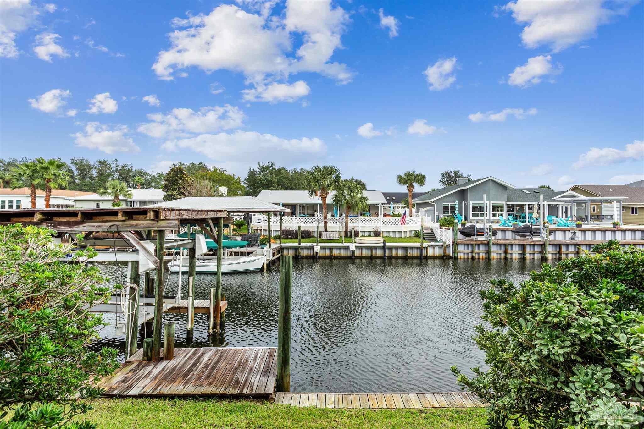 1114 Park Ln