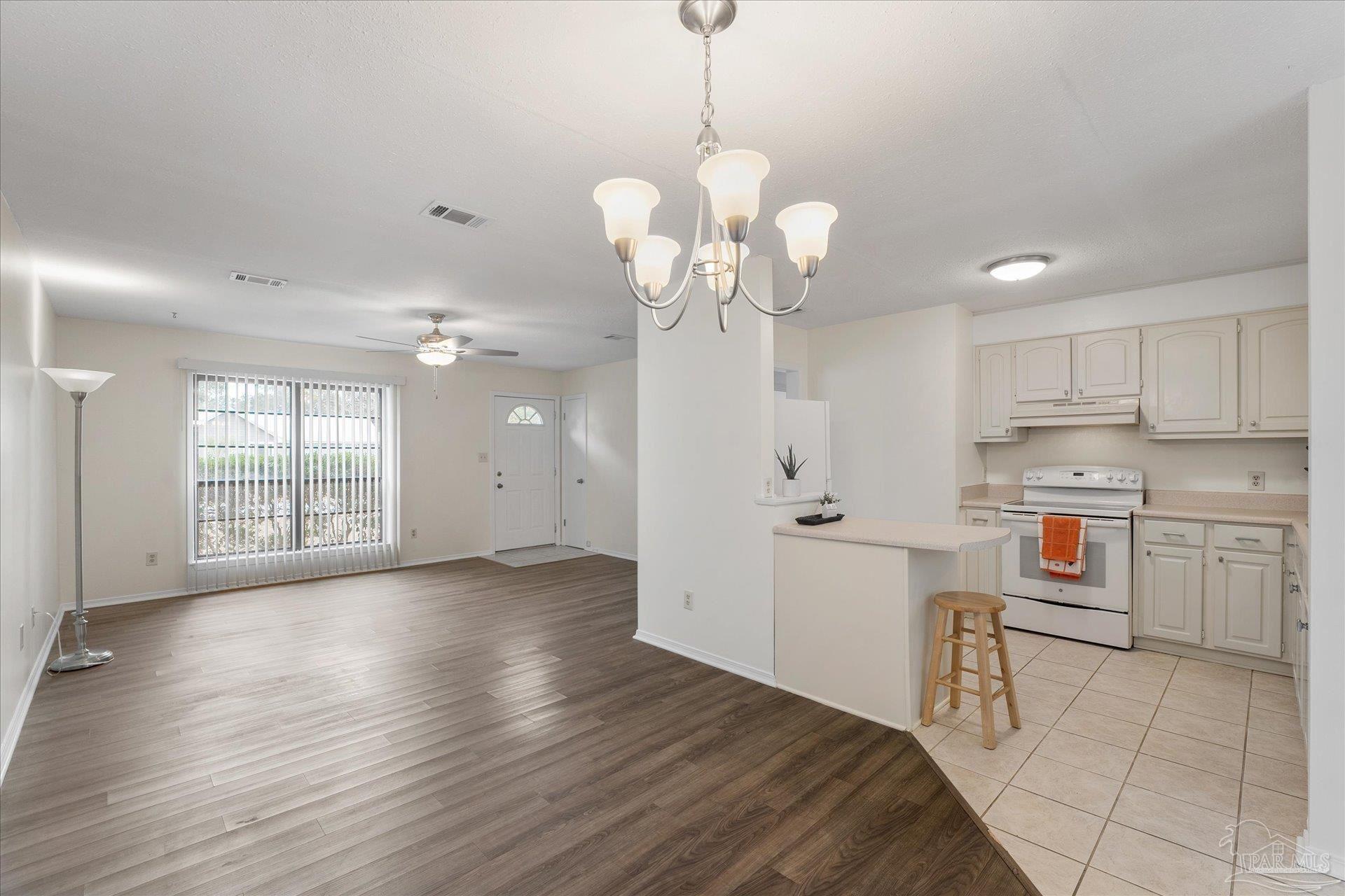 7805 Coronet Ln