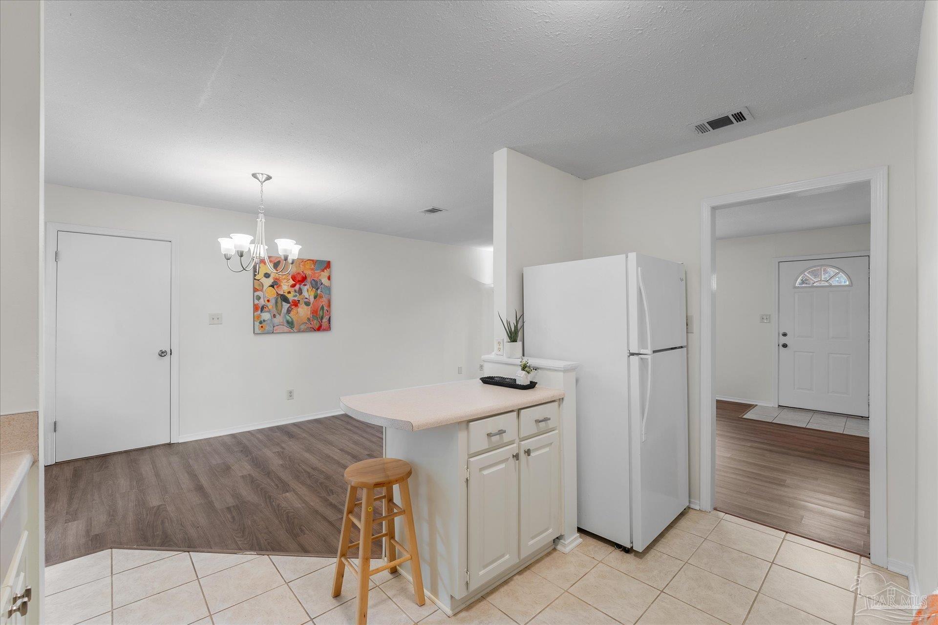 7805 Coronet Ln