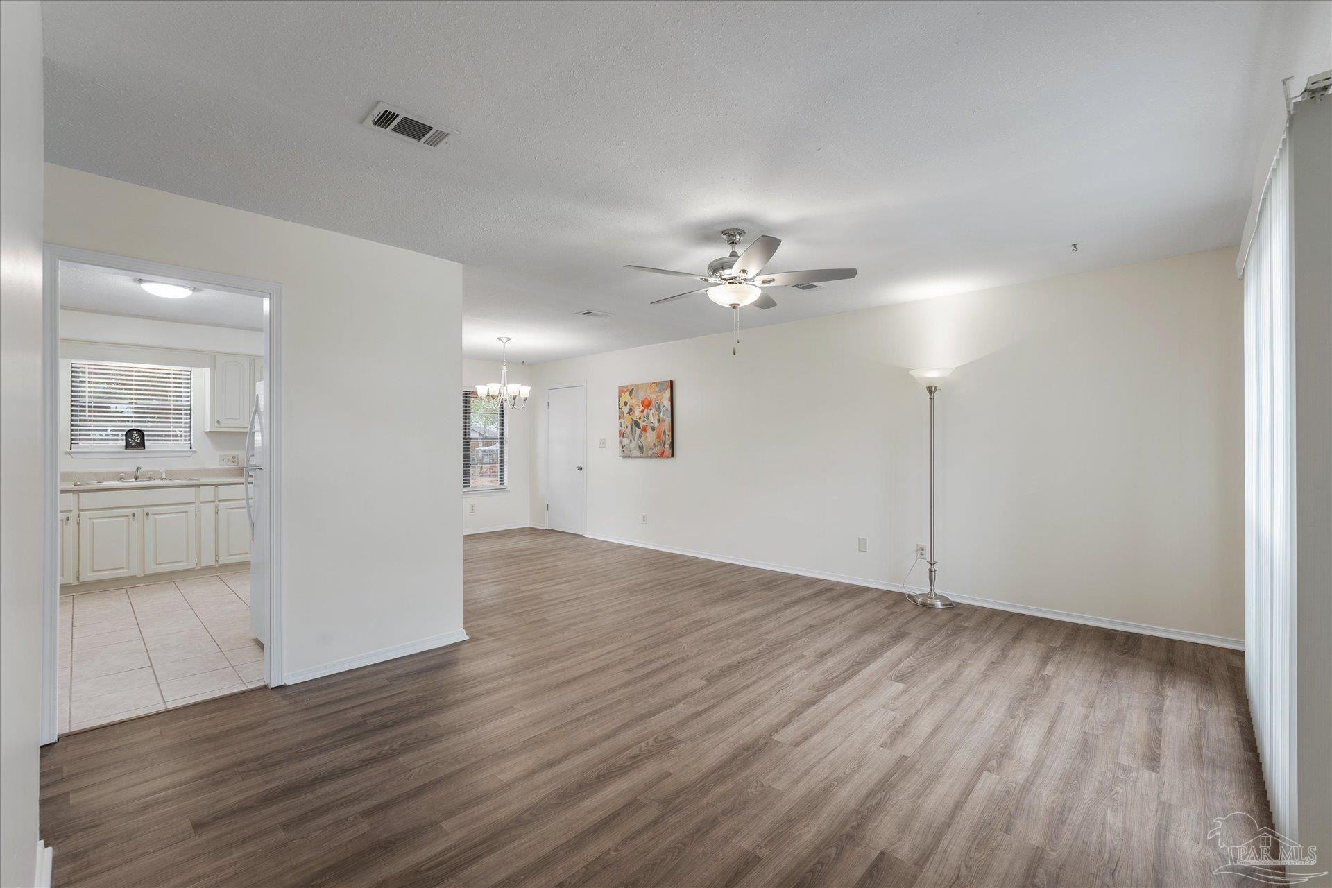 7805 Coronet Ln